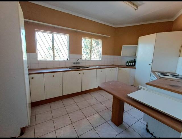 11 BEDROOM APARTMENT FOR SALE IN LAUDIUM